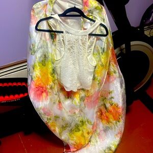 Beautiful flowery two piece outfit size 11